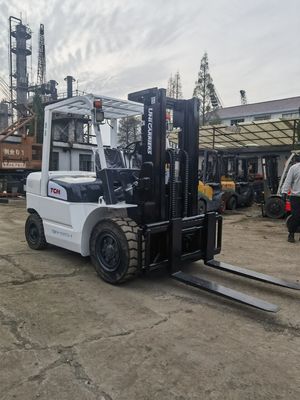 TCM FD50 élévateur à 5 tonnes élévateur à fourche d'occasion avec moteur diesel à faible consommation de carburant