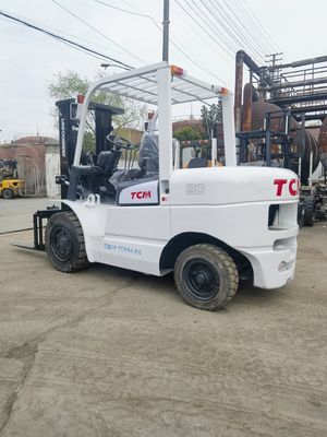 TCM FD50 élévateur à 5 tonnes élévateur à fourche d'occasion avec moteur diesel à faible consommation de carburant