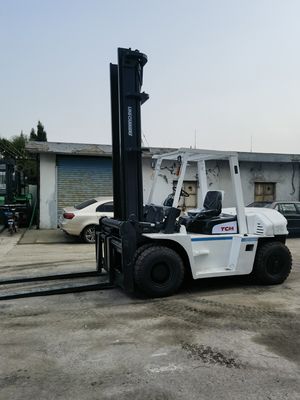 7 tonnes de chariot élévateur diesel japonais FD70 utilisé pour le traitement des matériaux alimentaires et des boissons