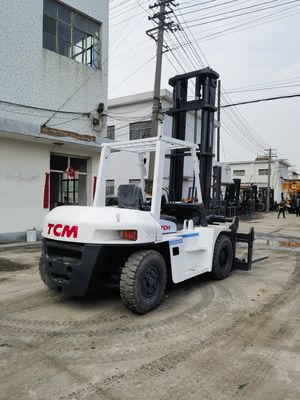 7 tonnes de chariot élévateur diesel japonais FD70 utilisé pour le traitement des matériaux alimentaires et des boissons