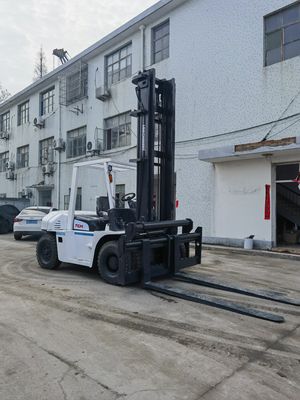7 tonnes de chariot élévateur diesel japonais FD70 utilisé pour le traitement des matériaux alimentaires et des boissons