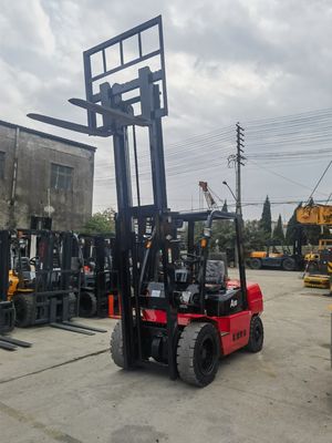 Excellent état Hangzhou A30 3 tonnes mini chariot élévateur diesel pour les petites entreprises