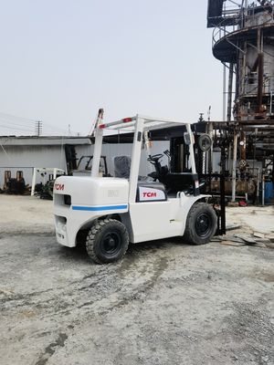 Puissant moteur diesel de 5 tonnes TCM 3 étages 4,5m FD100 DF50 FD70 chariot élévateur d'occasion au Japon