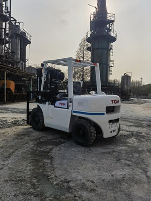 Puissant moteur diesel de 5 tonnes TCM 3 étages 4,5m FD100 DF50 FD70 chariot élévateur d'occasion au Japon