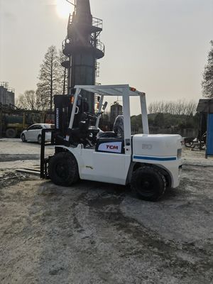 Puissant moteur diesel de 5 tonnes TCM 3 étages 4,5m FD100 DF50 FD70 chariot élévateur d'occasion au Japon