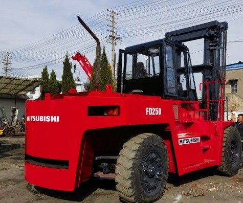 Découvrez des performances supérieures avec un chariot élévateur diesel Mitsubishi FD250 de 25 tonnes d'occasion