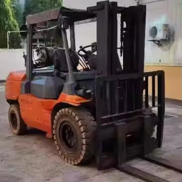 Camion élévateur Toyota FD50 d'occasion de 5 tonnes avec un poids de 5000 kg et un bon travail en bon état