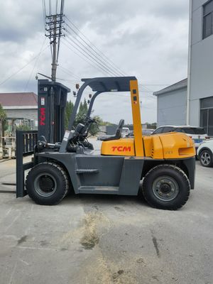 Second hand 7 tonnes TCM chariot élévateur FD70 Japon Usé TCM 2.5t 3t 5t 7t dans les magasins de vêtements