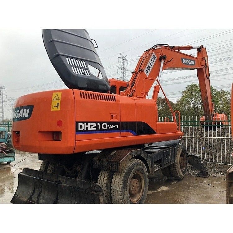Excavateurs Doosan DH210W-7 d'occasion 2020 Excavateurs à roues originaires de Corée Moteur Doosan