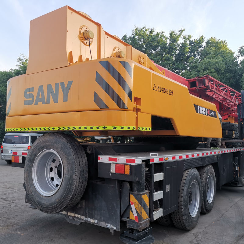 Une grue hydraulique mobile de 75 tonnes STC750 à moteur d'origine