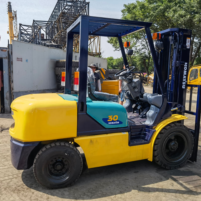 Longueur de fourchette 1200 mm Komatsu FD30-14 3TON chariot élévateur pour restaurant d'occasion 2 étape 3étape