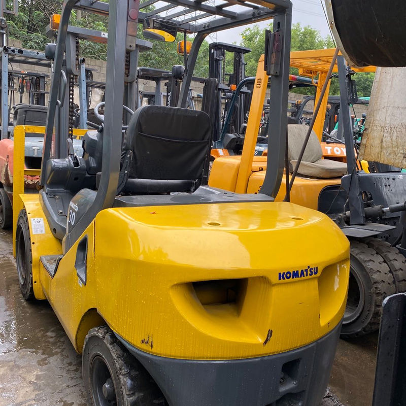 4300 kg de poids utilisé Komatsu FD30 chariot élévateur pour le Japon FD30 FD50 FD70 FD100 FD150 FD200