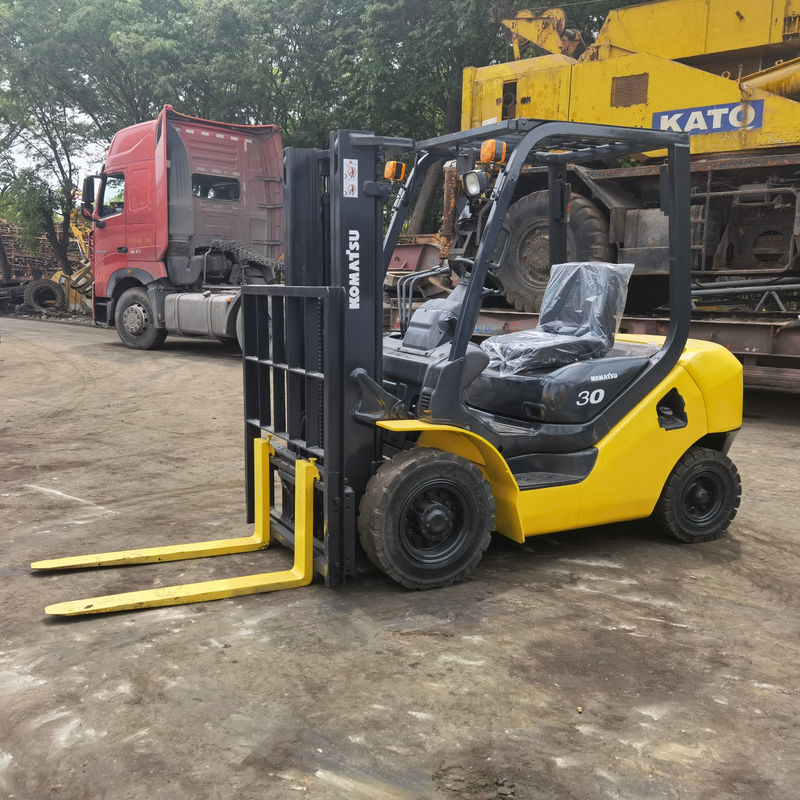 Source d'alimentation manuelle 3 tonnes Komatsu FD30 chariot élévateur pour des opérations en entrepôt en douceur