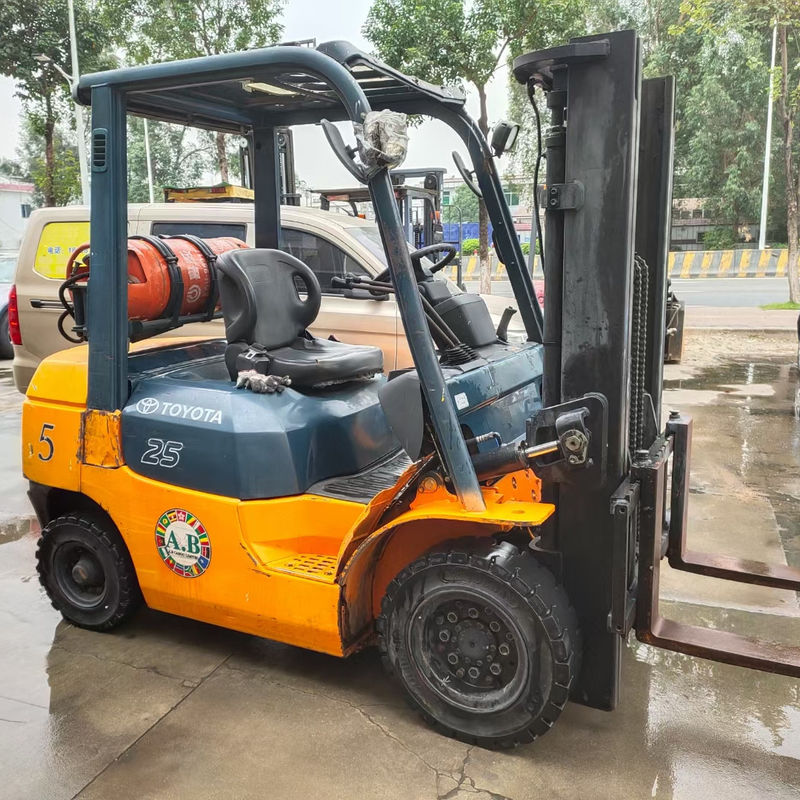 Largeur de fourche de routine Toyota Diesel 4 tonnes avec hauteur de levage de 6 m et moteur japonais