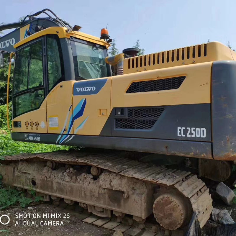 Excavateur à rouleaux hydrauliques Volvo EC250 d'occasion à Shanghai