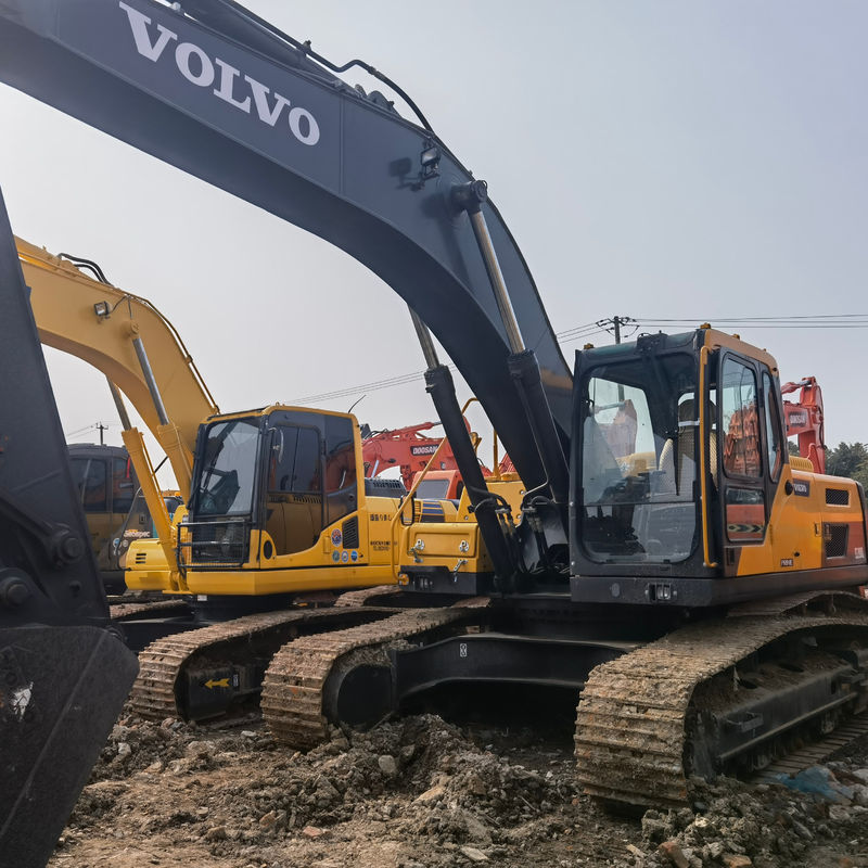 Excavatrice VOLVO EC290D utilisée avec autre capacité de seau en bon état