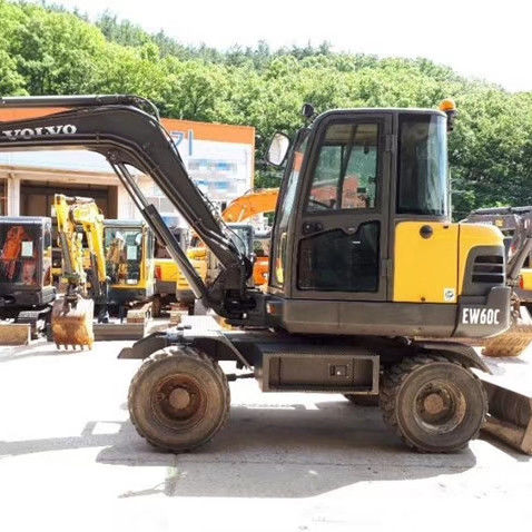 Volvo EW60 mini-excavatrice à roues de 2 tonnes avec autre capacité de seau en bon état