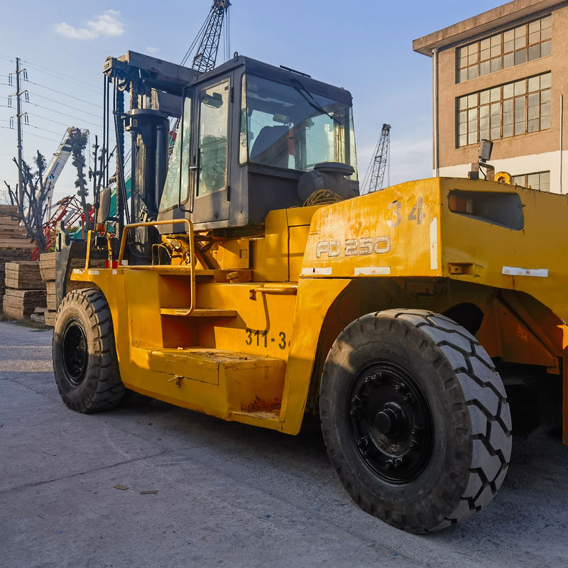 TCM FD250 de fabrication japonaise 25 tonnes, chariot élévateur diesel utilisé pour la manutention de matériaux