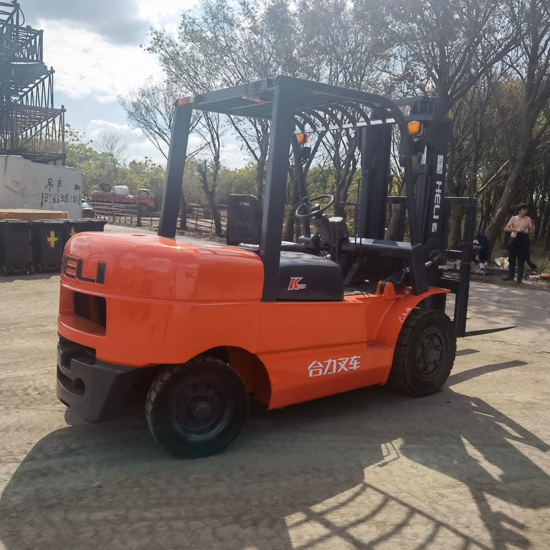 L'équipement est équipé d'un moteur de 3 tonnes et d'un chariot électrique de 4 tonnes.