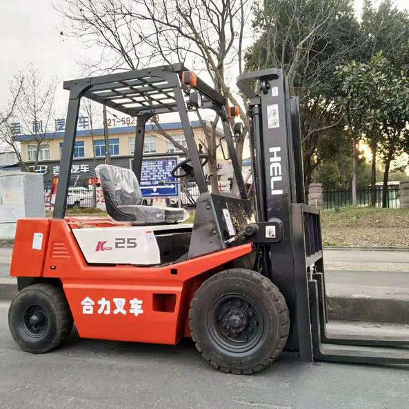 Hélicoptère CPC K35 chariot élévateur 3,5 tonnes 3M hauteur de levage Bon état pour restaurant