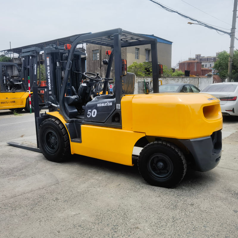 Largeur de la fourchette 1200 mm Source d'alimentation manuelle utilisée Komatsu FD50 5 tonnes chariot élévateur en bon état