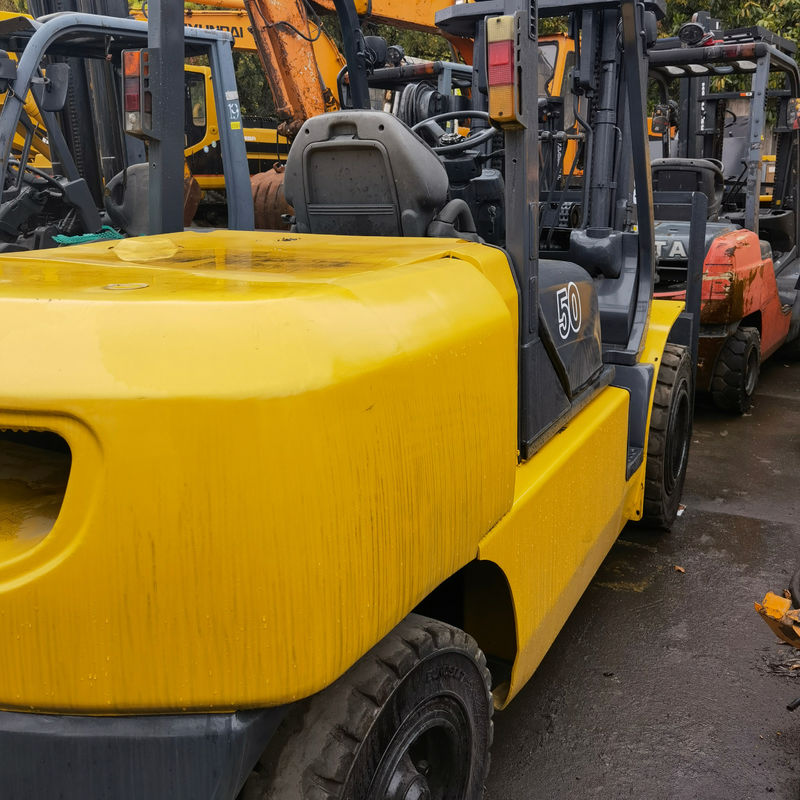 Komatsu 4.5T 3 étapes 4.5m hauteur de levage chariot élévateur japonais original FD50 diesel utilisé