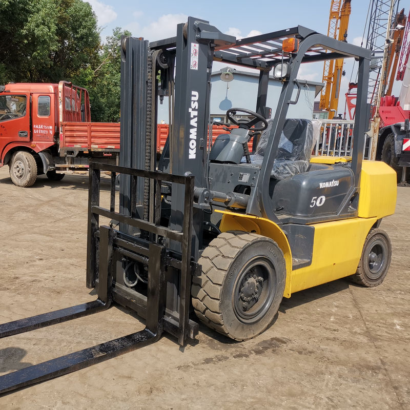 Source d'alimentation manuelle Japon Komatsu FD50 5 tonnes chariot élévateur à fourche avec changement de bord 3 étages 2 étages