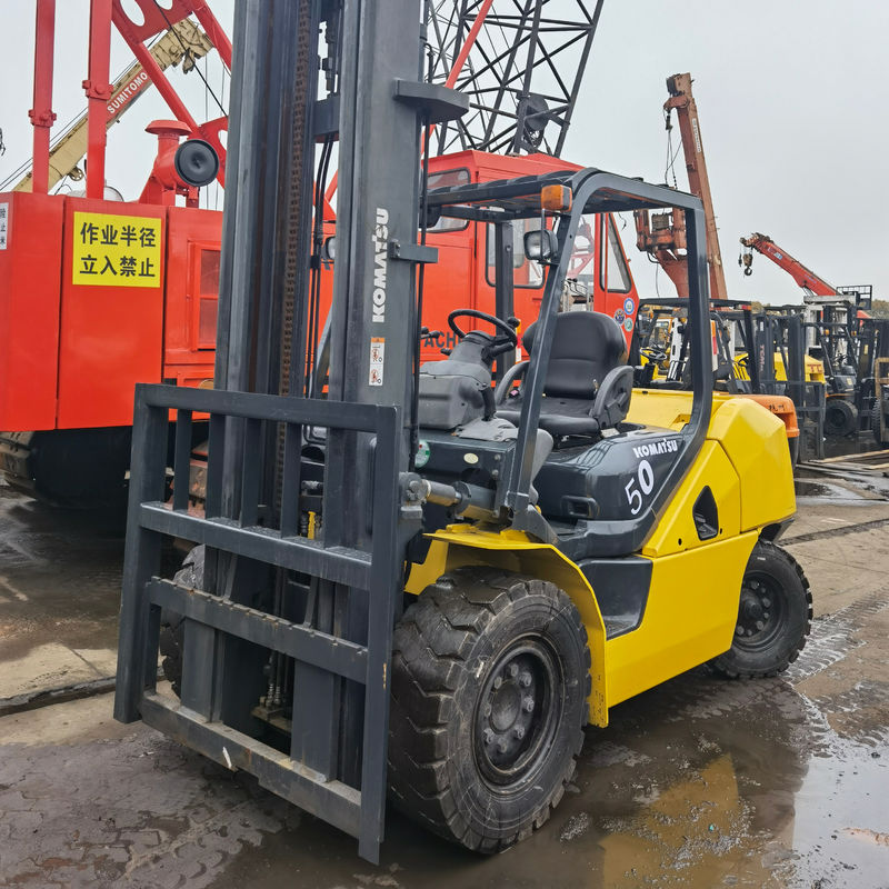 Shanghai Instock Komatsu FD50-10 chariot élévateur de 5 tonnes avec 2,5 tonnes 3 tonnes 3,5 tonnes 5 tonnes 7 tonnes 15 tonnes