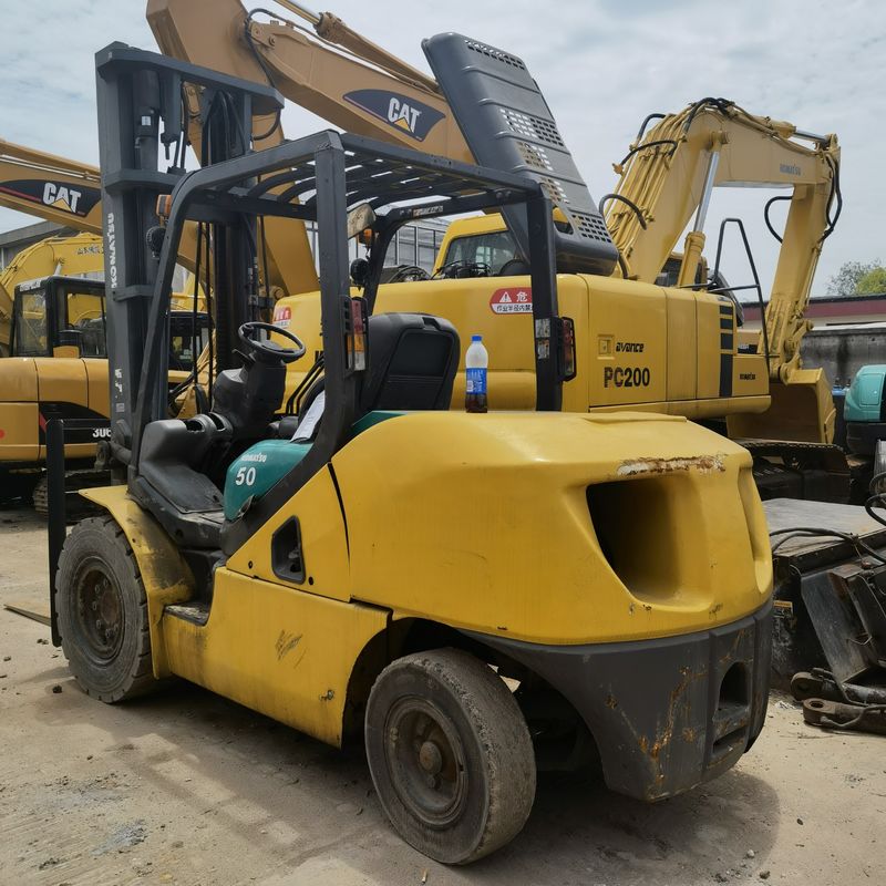 5 tonnes de chariot élévateur Komatsu FD50-10 FD50-7 FD50 avec alimentation manuelle et en bon état