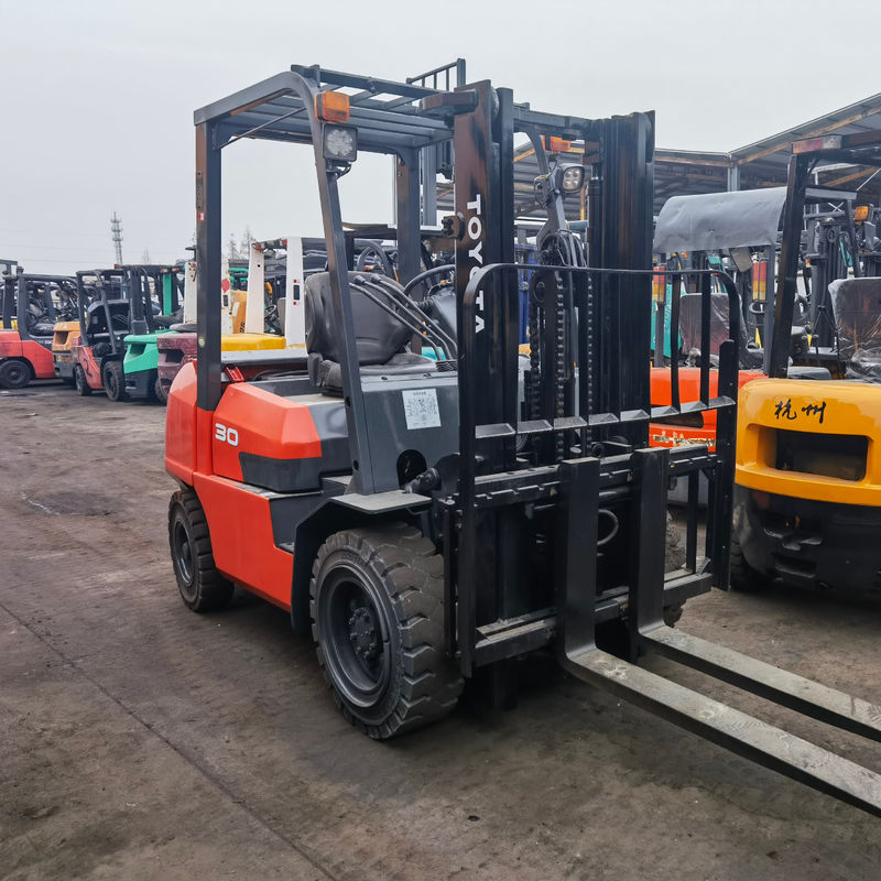 Toyota FD30 3 tonnes à cylindre moyen et largeur de fourchette