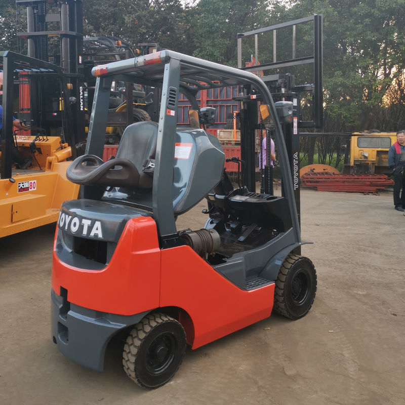 Largeur de fourche de routine 1,5 tonne Toyota FD15 diesel chariot élévateur à 2 étages 3 mètres à Shanghai