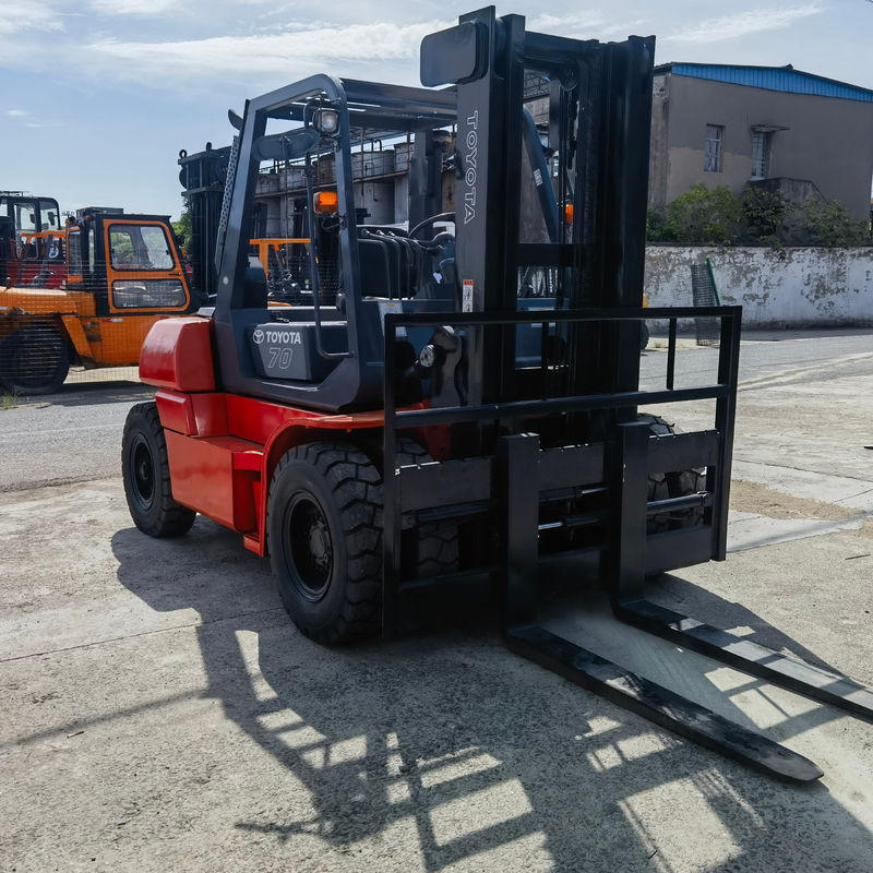 Japon Isuzu moteur Toyota 7 tonnes chariot élévateur avec positionneur de fourche et longueur de fourche de routine
