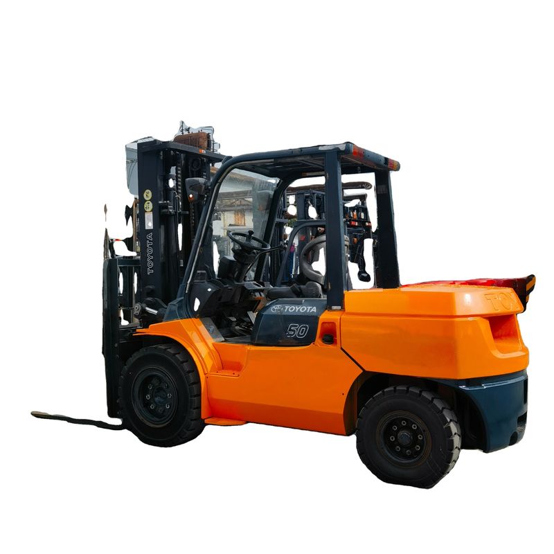 Le magasin de vêtements doit avoir un chariot élévateur Toyota d'occasion de 5 tonnes avec des pièces de rechange japonaises et un moteur diesel